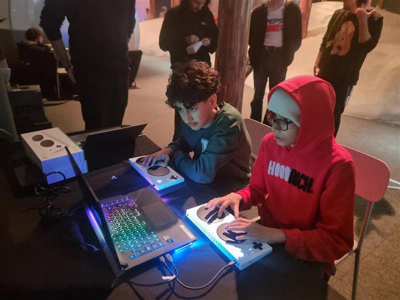 Children playtesting Futuregames students games at Tekniska Museet. 