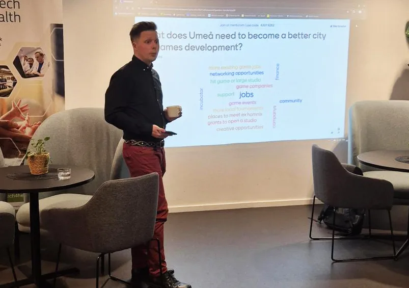 Futuregames students listening to Oscar Sedholm from Gateway Umeå.